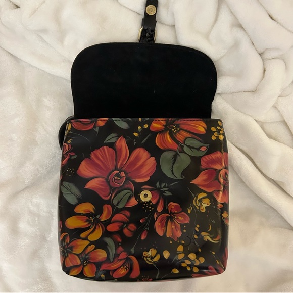 Patricia Nash small tropical print leather backpack - Picture 3 of 7